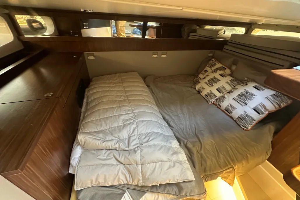 Cabin berth / bed