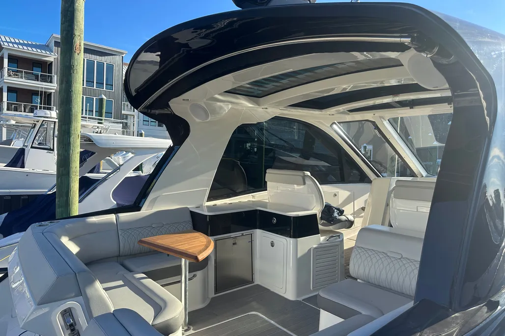 Cockpit seating with table under the hardtop