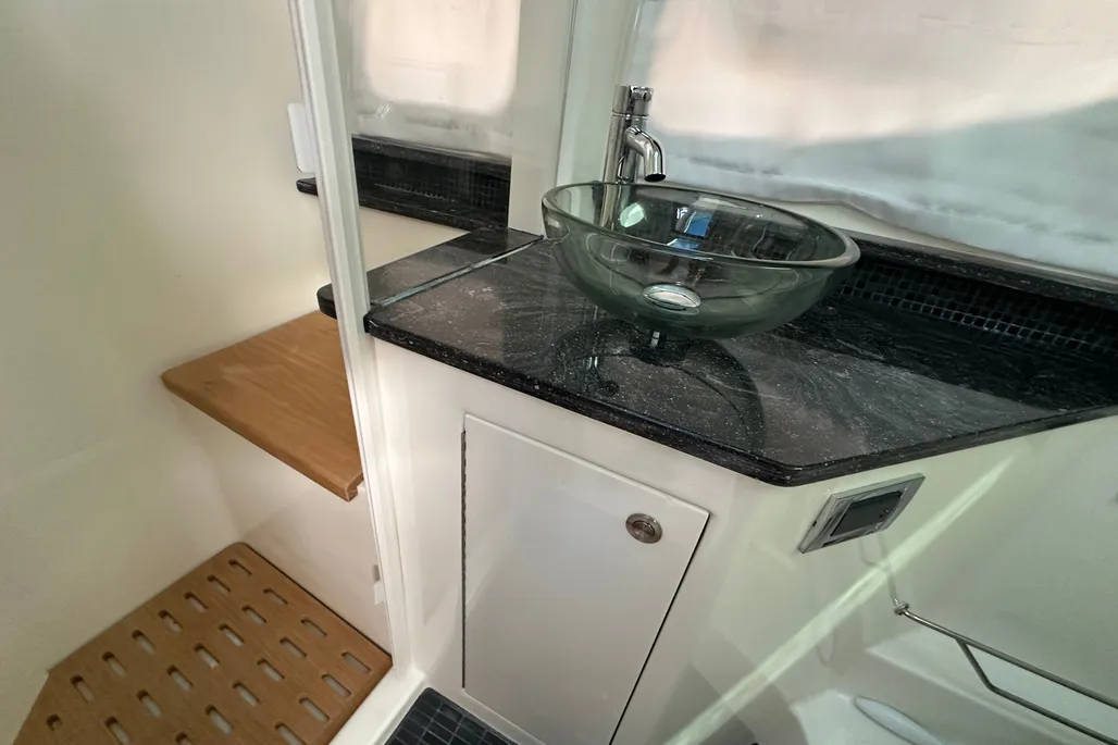 Head vanity with glass sink